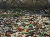 Больше, чем просто свинство: во что люди превратили реку под Харьковом (видео)