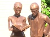 "Ну нельзя же делать настолько плохо": в России нашли достойного конкурента нашумевшему памятнику Аленке (фото) 