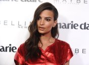 Емілі виглядає просто приголомшливо