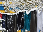 Часто постиранные вещи сушат прямо на улице, но с квартирой такой вариант не пройдет