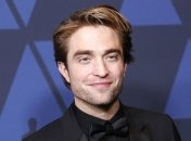 Роберт Паттинсон излечился от коронавируса: актера заметили на романтической прогулке (Фото)