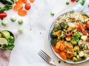 Даже на ночь: продукты, которые можно есть перед сном