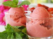 Клубничное мороженое