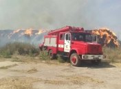 К тушению лесного пожара на Харьковщине привлекли вертолет ГСЧС