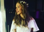 Катя Осадчая похвасталась стройной фигурой в купальнике