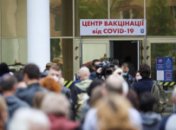 В Україні почнуть масово прищеплювати препаратом Pfizer: стало відомо, чи вистачить вакцини для всіх охочих