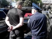 На Площади Славы в Киеве задержали автомобиль с оружием  