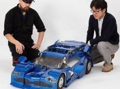 Превращение робота-трансформер в двухместный автомобиль 