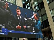 Эмманюэль Макрон с ирокезом