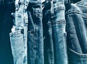 С пятнами жира на джинсах нужно бороться быстро