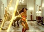 Галь Гадот рассмешила сеть роликом со съемочной площадки фильма "Чудо-женщина 1984" (видео) 