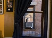 Фотограф "заглянула" в окна жителей Парижа и Нью-Йорка (Фото)