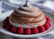 Шоколадное безе просто тает во рту (изображение создано с помощью ИИ)