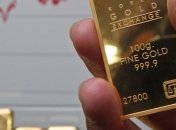 Мировые цены на золото продолжают падать