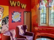 Бизнесмен переделал свой замок в офис (Фото)