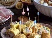 Такие яичные рулетики выглядят очень эффектно