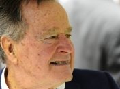 Буш старший и его жена были госпитализированы из-за пневмонии