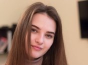 Журналистка оправдалась за скандальное фото с плакатом про ВСУ, но ей припомнили еще один инцидент