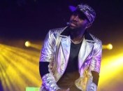 Джейсон Деруло лидирует в чарте Великобритании