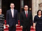 Королева Испании потрясла стильным нарядом в Перу