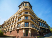 Элитная квартира располагается в клубном доме Regent Hill