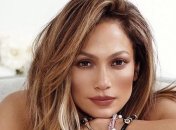 Дженнифер Лопес выставила на аукцион свою одежду 