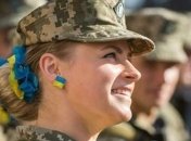 Порошенко: Женщины-военнослужащие намного ответственнее мужчин