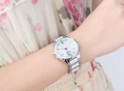 Как правильно подобрать женские часы под одежду?