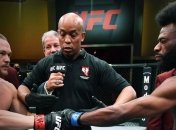 Российский чемпион UFC использовал запрещенный прием в бою и потерял пояс (видео)