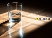 Склянку можна поставити й поруч