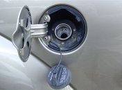 Лючок бензобака може заїдати