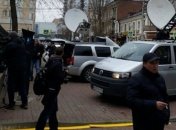 У здания ростовского суда собрались десятки журналистов