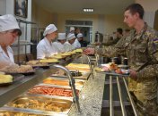В армії добре годують