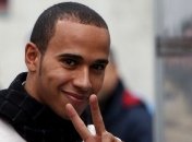 Чемпион Формулы-1 Хэмилтон призвал голосовать за женщин