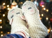 Теплые носки делают из овечьей шерсти