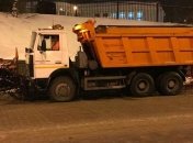 Киев круглосуточно чистят от снега 383 единиц техники