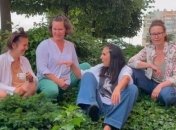 "Мамко рідна": ДахаБраха "заманили" Джамалу исполнить совместную песню в кустах (видео)