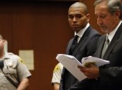 Мама Криса Брауна: Пускай Рианна говорит правду