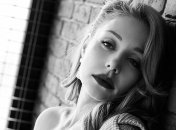 Тина Кароль взорвала сеть мечтательным фото