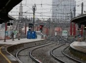 Во Франции железнодорожники устроили митинг: стоит треть поездов