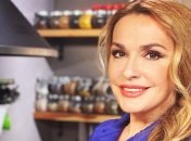 Запеченные яблоки с белым вином и сухофруктами: рецепт Ольги Сумской