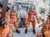 NASA испытало лунный скафандр