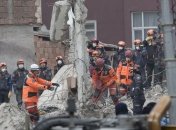 В результате обвала дома в Стамбуле уже погиб 21 человек