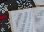 Что почитать на новогодних каникулах: топ-5 книг про Новый год и Рождество