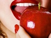 Яблоки больше вредят зубам, чем газировка 