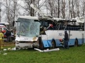 В Польше сильный ветер снес с дороги школьный автобус