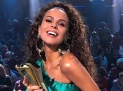 Просто взяла и запрыгнула на Потапа: эмоциональная реакция Насти Каменских на церемонии М1 Music Awards (Фото)