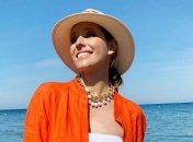 "Везде найдет шляпку": беременная Катя Осадчая похвасталась новым головным убором 