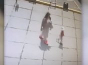 Украинка "оригинально" отомстила мужу за службу в ВСУ, бросив ребенка на вокзале в 200 км от дома