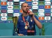 Специфические вкусы: лучший игрок финала Евро смешал Heineken и Coca-Cola на послематчевой прес-конференции (видео)